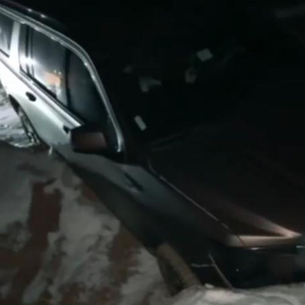Kelis' Auto im Schneegestöber