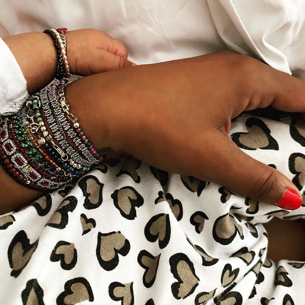 Kelis' Hand und die ihrer kleinen Tochter, November 2020