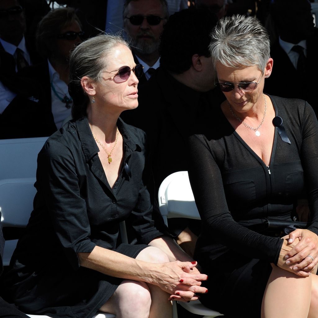 Kelly Curtis und Jamie Lee Curtis bei der Beerdigung ihres Vaters Tony Curtis in Henderson, Nevada, am 4. Oktober 2010