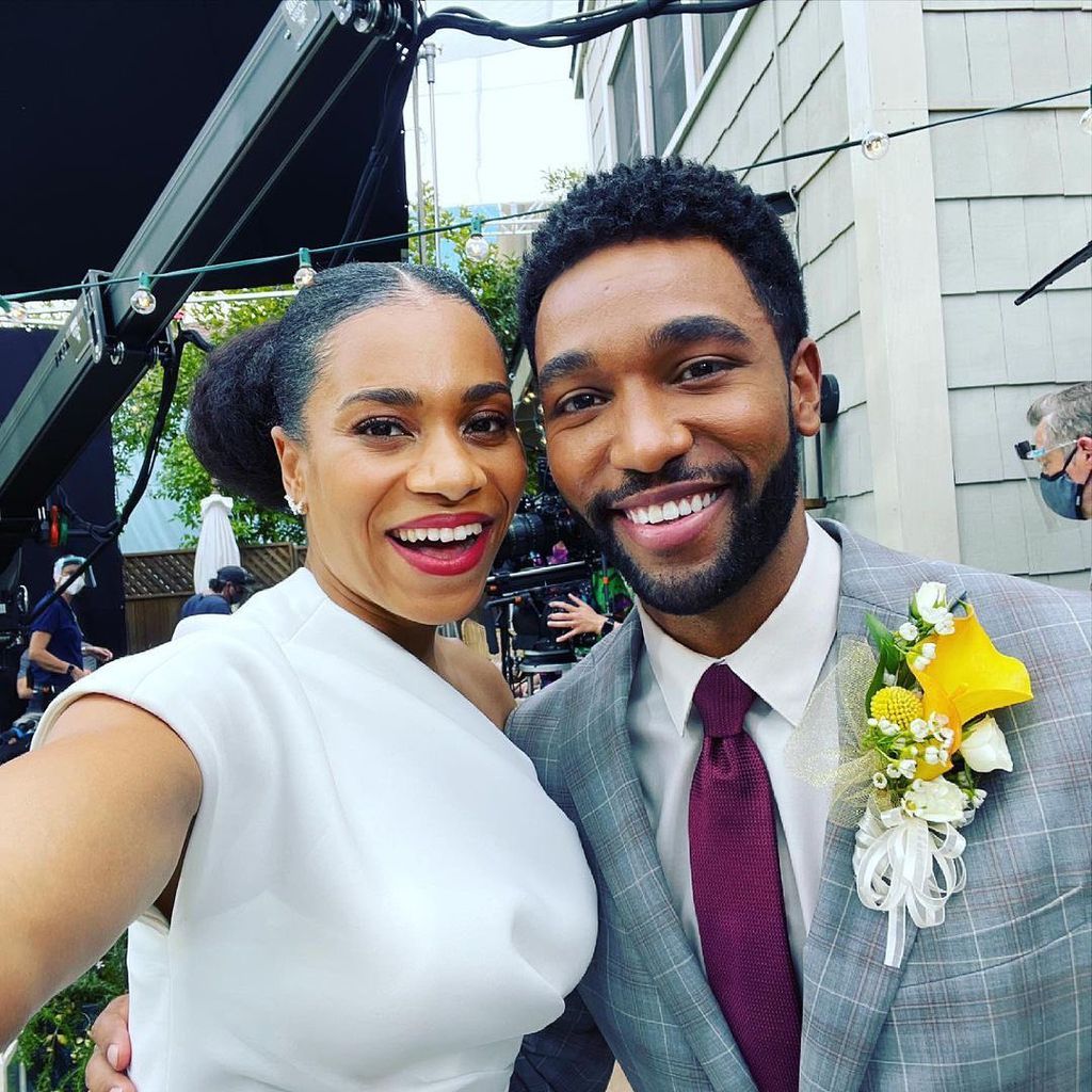 Kelly McCreary und Anthony Hill am Set vom "Grey's Anatomy"