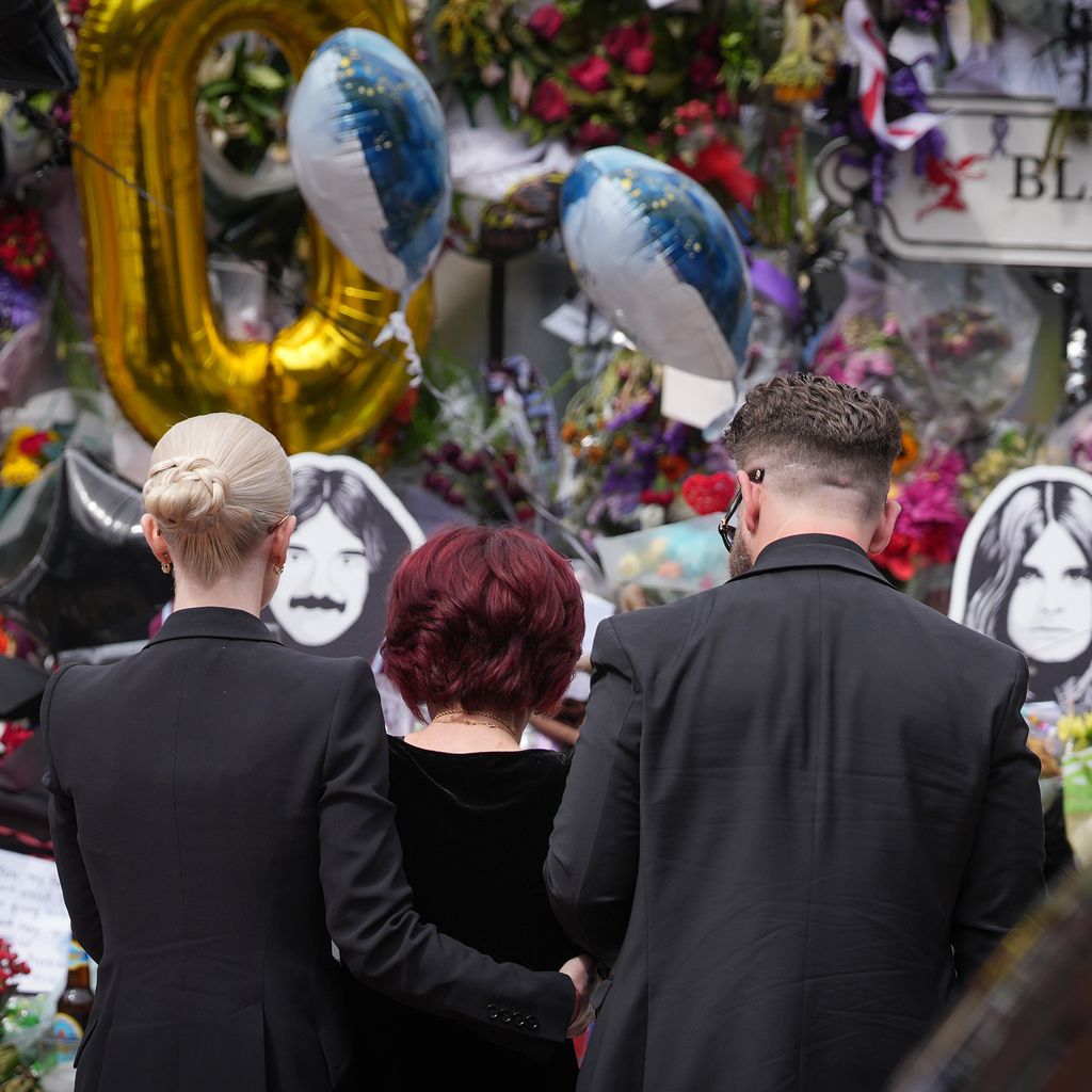 Kelly Osbourne, Sharon Osbourne und Jack Osbourne bei der Beisetzung von Ozzy Osbourne