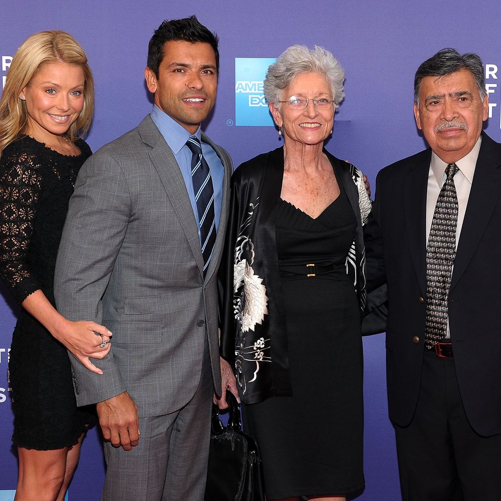 Kelly Ripa, Mark Consuelos, Camilla Consuelos und Saul Consuelos, Premiere von "Off the Rez" beim Tribeca Film Festival 2011