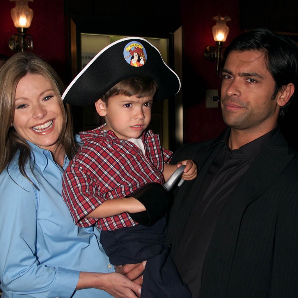 Kelly Ripa, Mark Consuelos und ihr Sohn Michael 2001