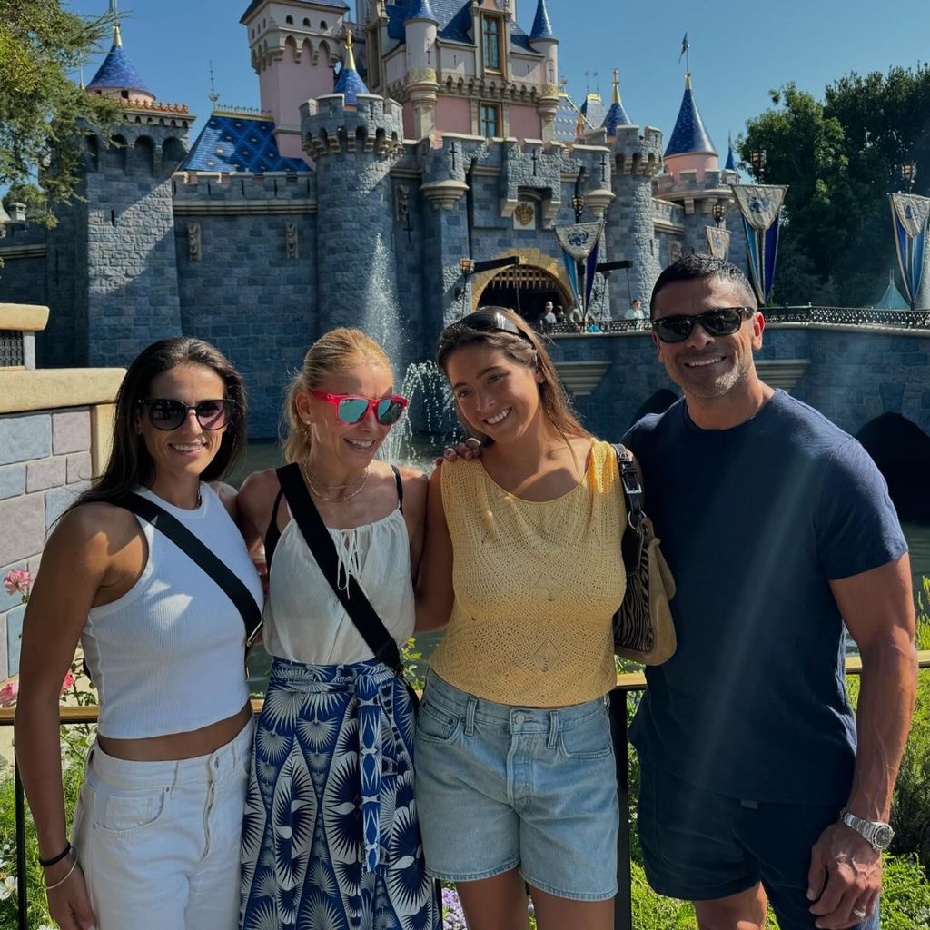 Lauren Travaglione, Kelly Ripa, Lola Consuelos und Mark Consuelos