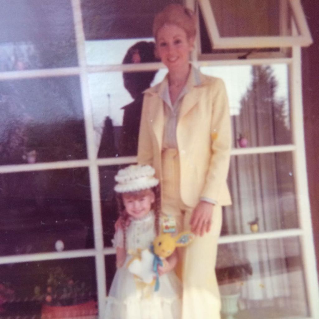 Kelly und Esther Ripa zu Ostern ca. 1975
