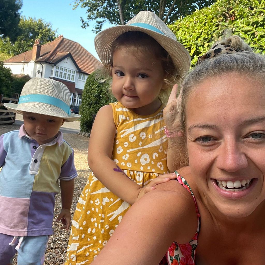 Kelsey Parker und ihre beiden Kinder Bodhi und Aurelia, 2023