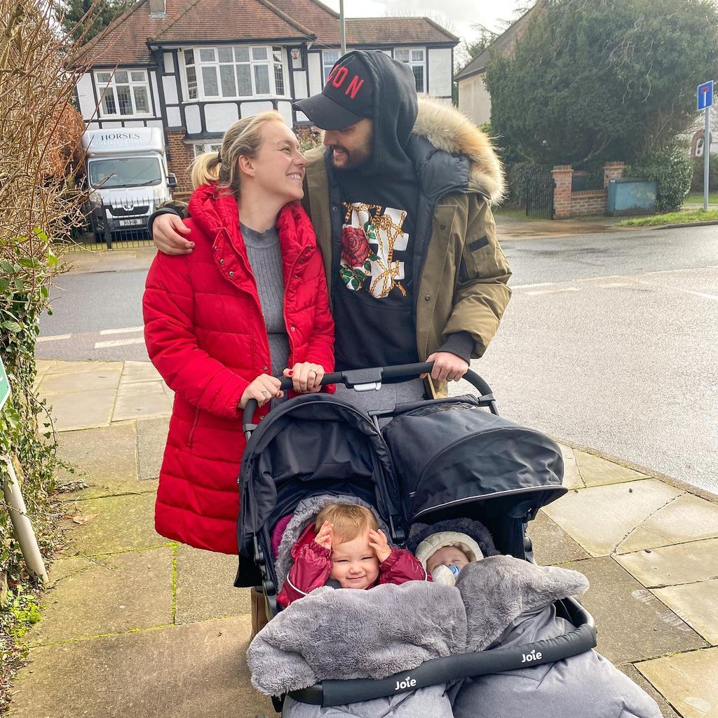Kelsey und Tom Parker mit ihren Kids im Februar 2021