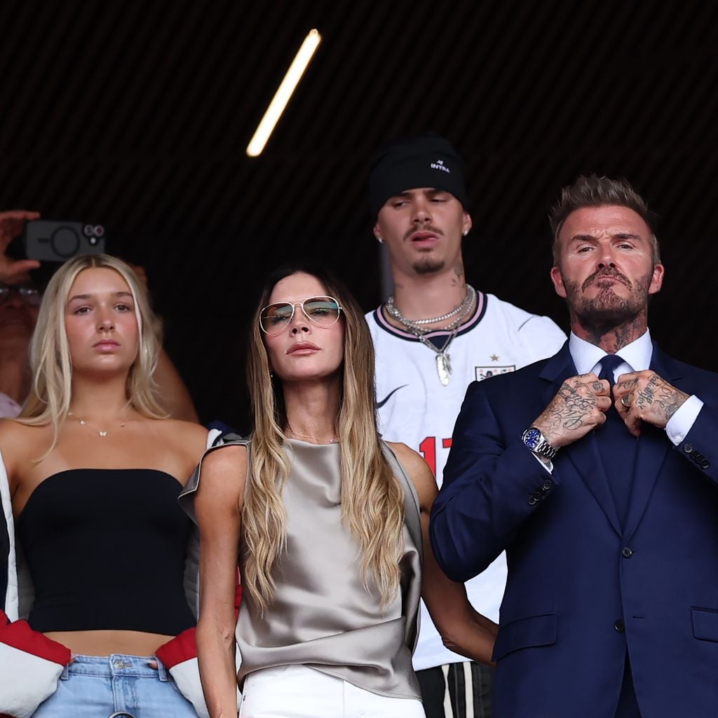 Ken Paves, Harper Beckham, Victoria Beckham, Romeo Beckham und David Beckham beim WM-Viertelfinale Norwegen gegen England in Miami Gardens