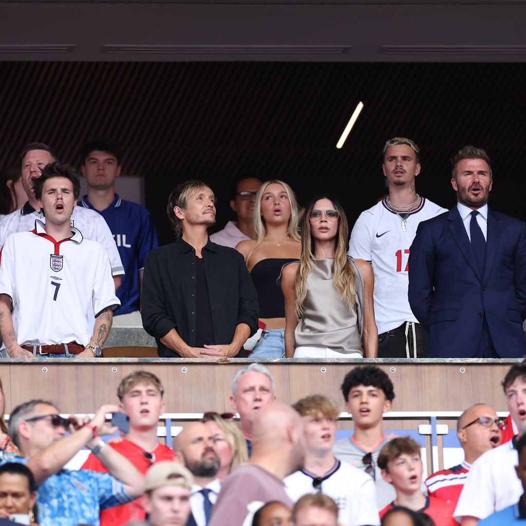 Cruz Beckham, Harper Beckham, Victoria Beckham, Romeo Beckham und David Beckham beim WM-Viertelfinale Norwegen gegen England