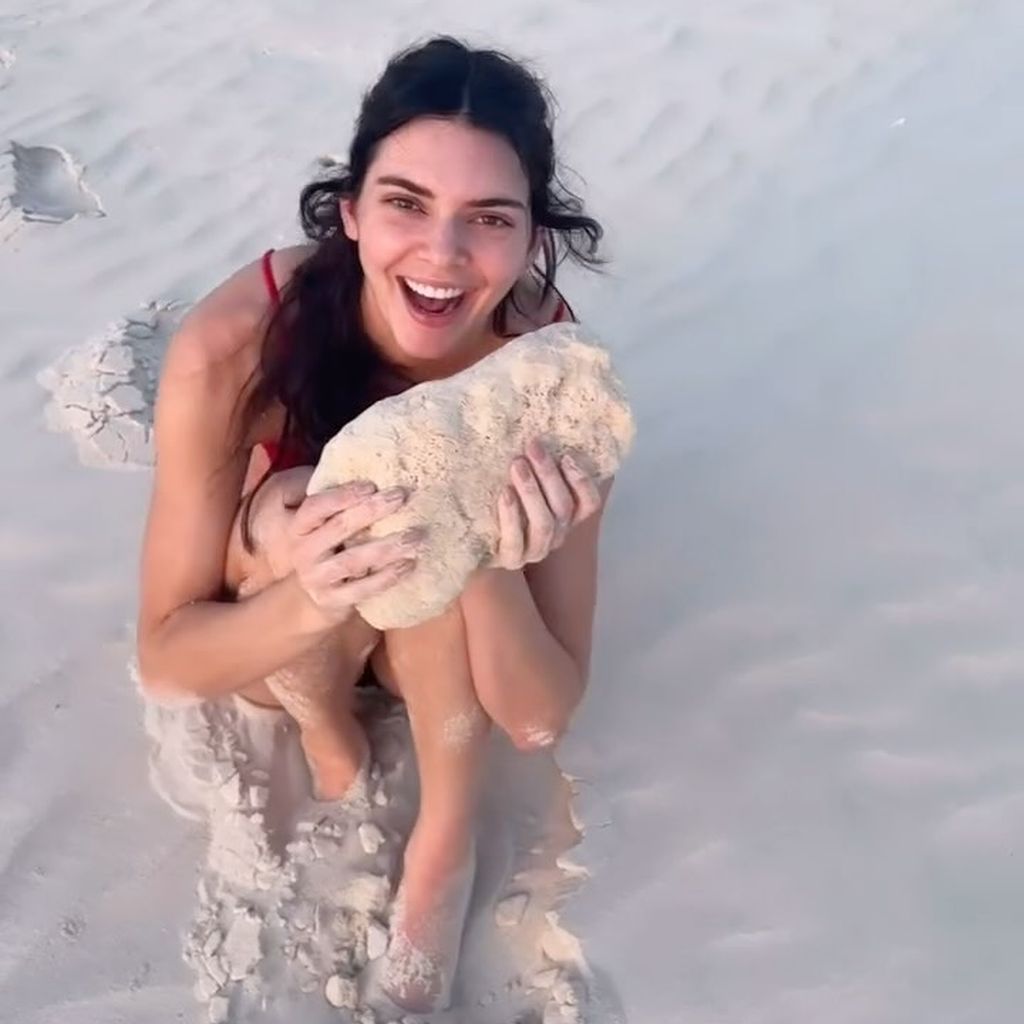 Kylie Jenner teilt auf Instagram ein Video von Kendall und ihr betrunken am Strand