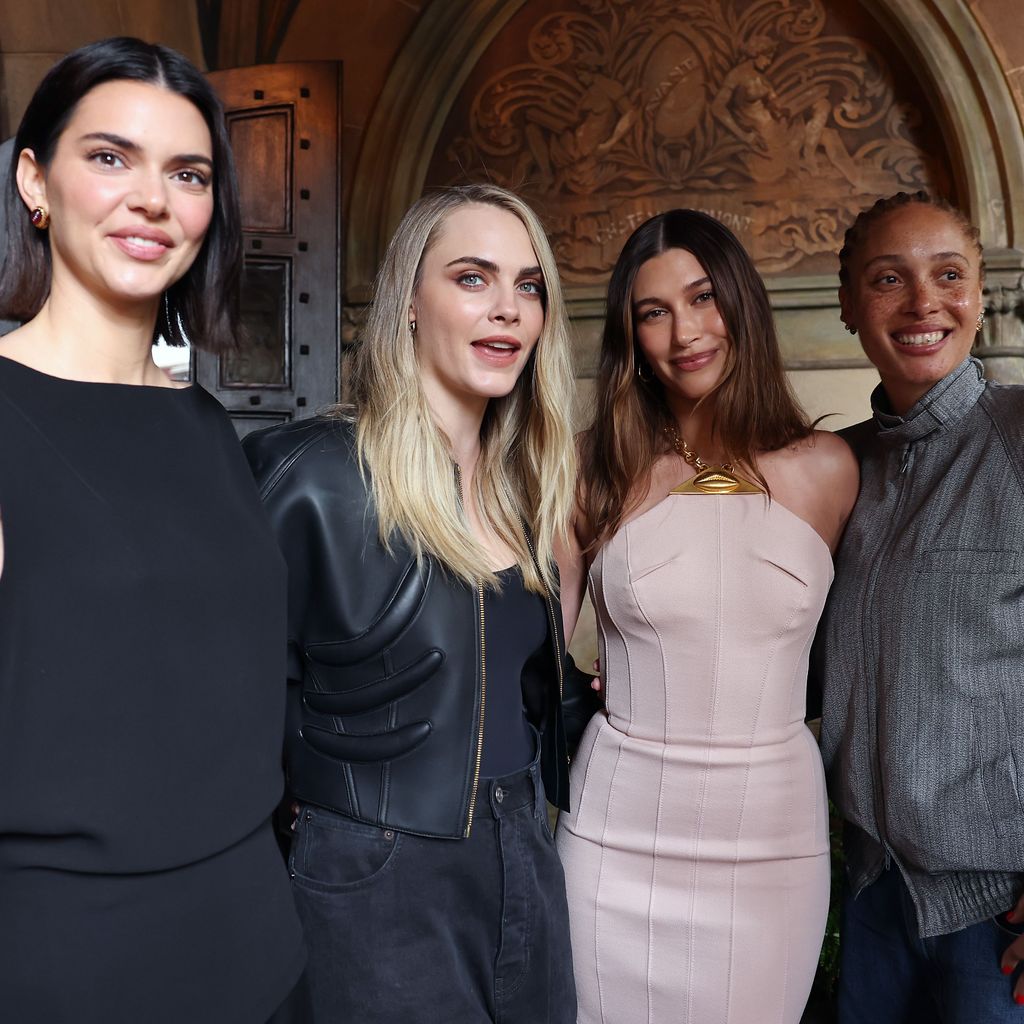 Kendall Jenner, Cara Delevingne, Hailey Bieber und Adwoa Aboah im Chateau Marmont im März 2025 in LA