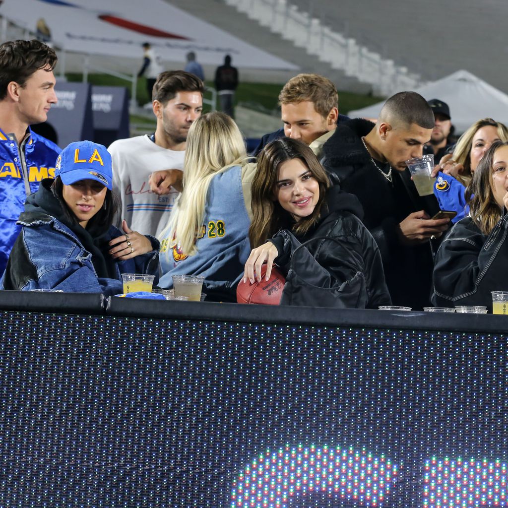 Kendall Jenner mit Freunden bei einem Football-Spiel in Los Angeles