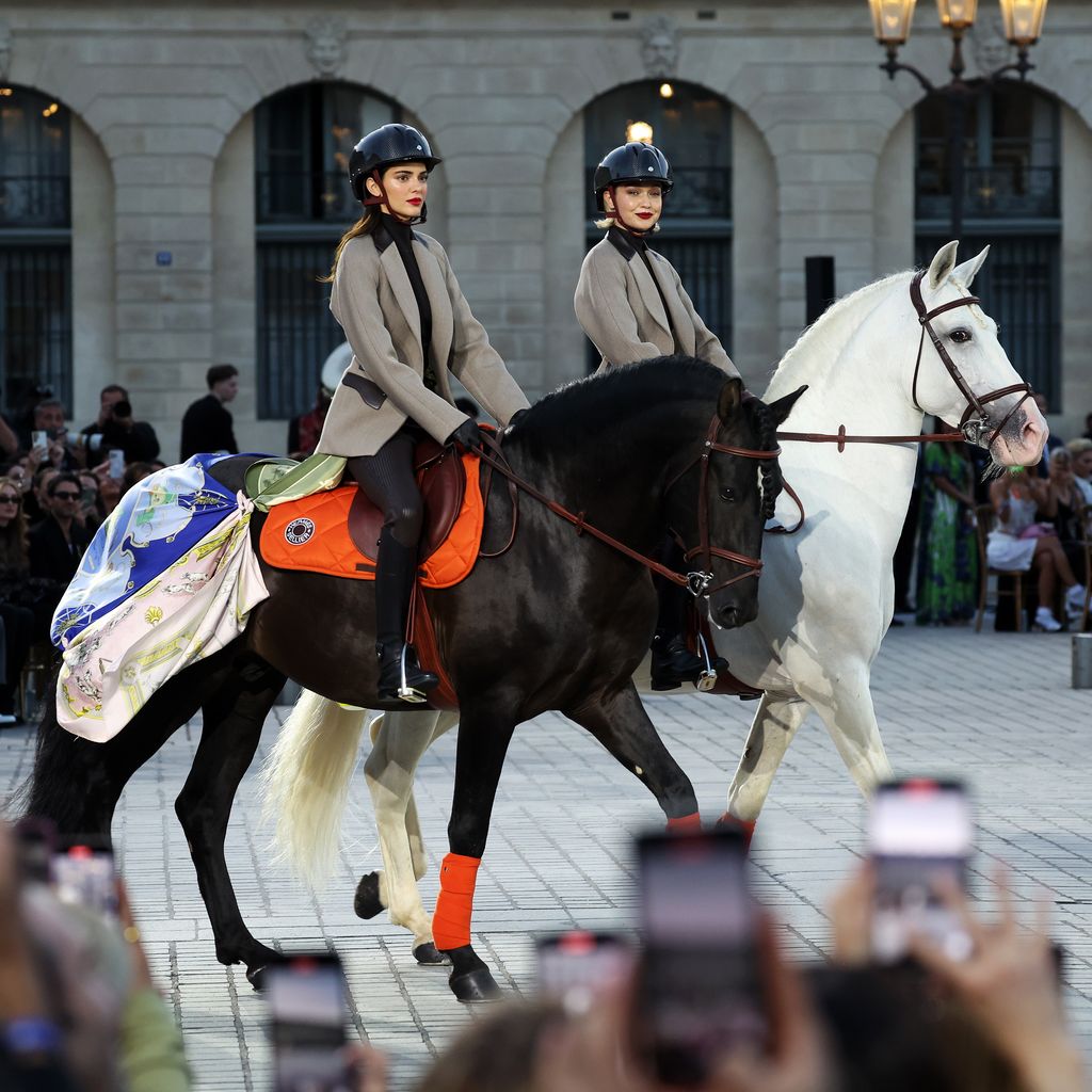 Kendall Jenner und Gigi Hadid, bei der Vogue World: Paris