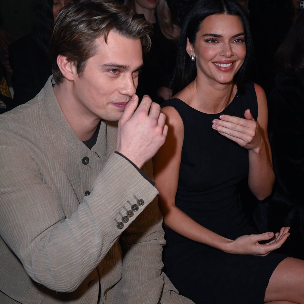 Nicholas Galitzine und Kendall Jenner bei der Emporio-Armani-Show während der Mailänder Fashion Week, Februar 2025