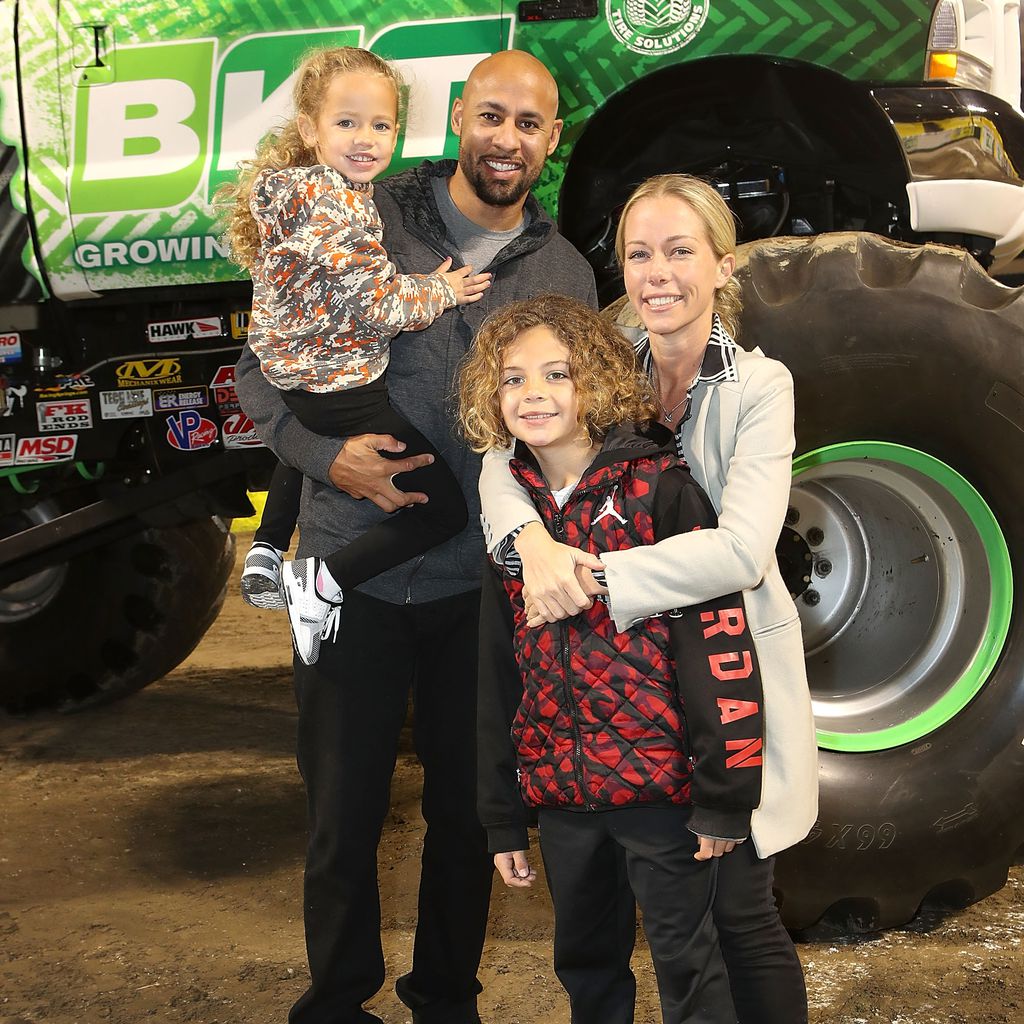 Kendra Wilkinson und Hank Baskett mit ihren Kindern Hank und Alijah
