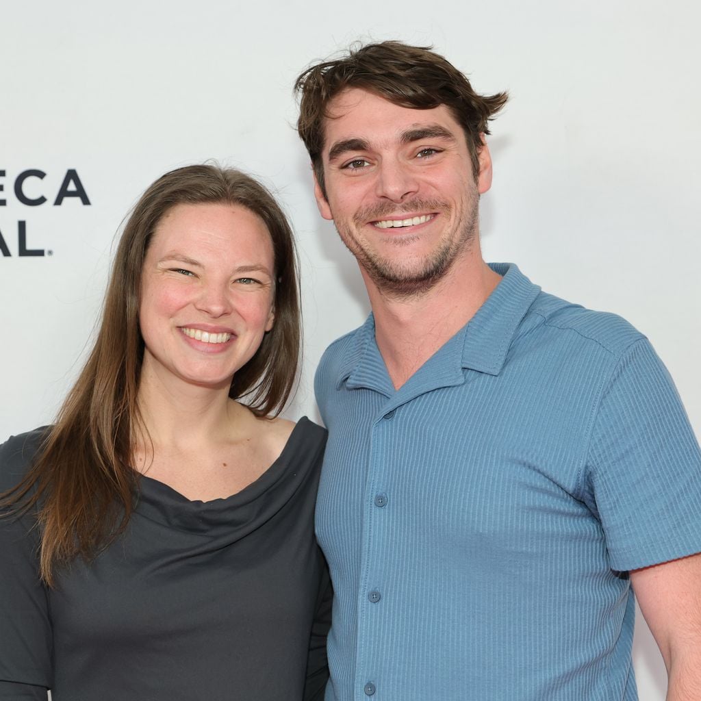 Kennedy Suarez und RJ Mitte bei der Premiere von "Animals In War" beim Tribeca Festival im Village East Cinema, New York