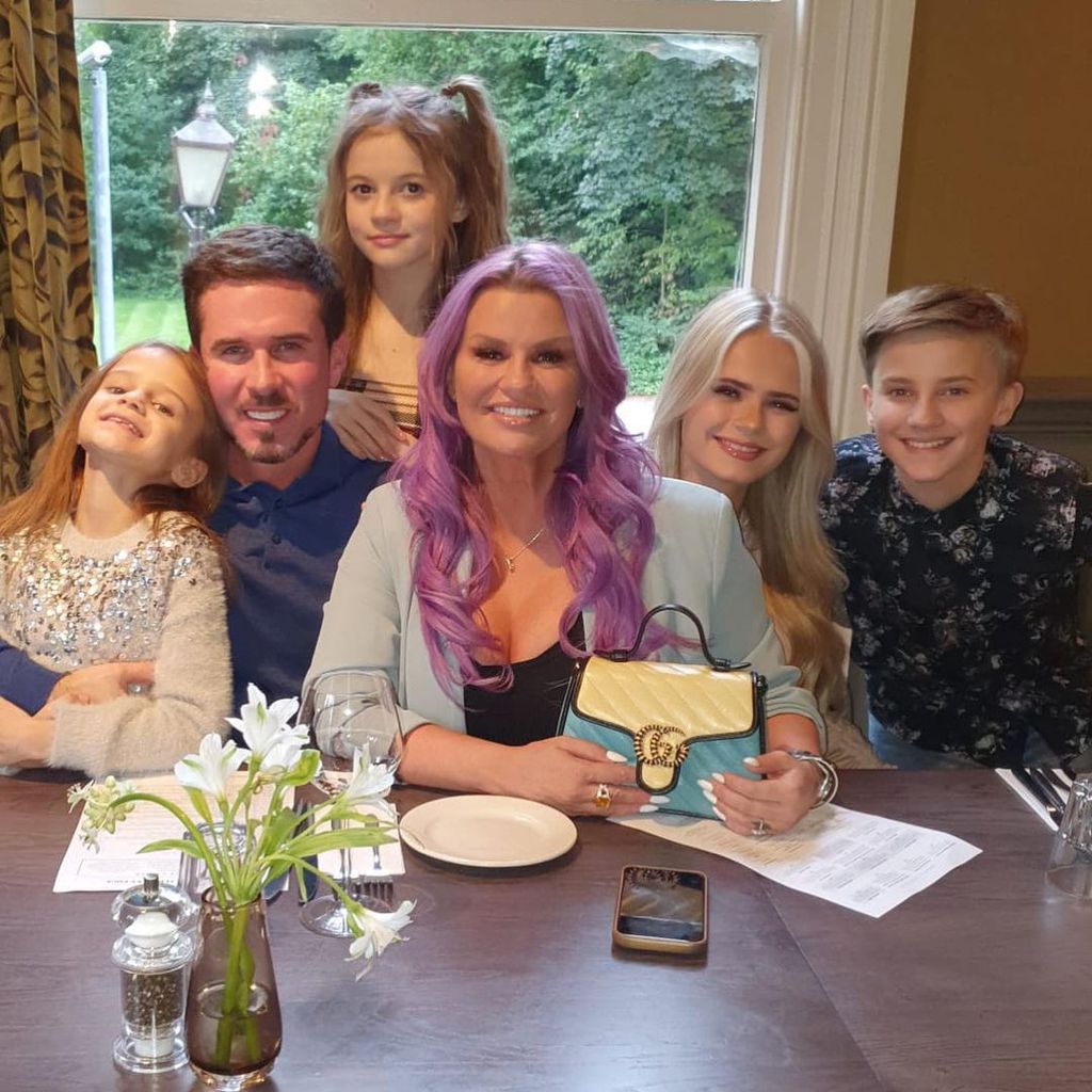 Kerry Katona mit ihrem Verlobten Ryan Mahoney und ihren Kindern