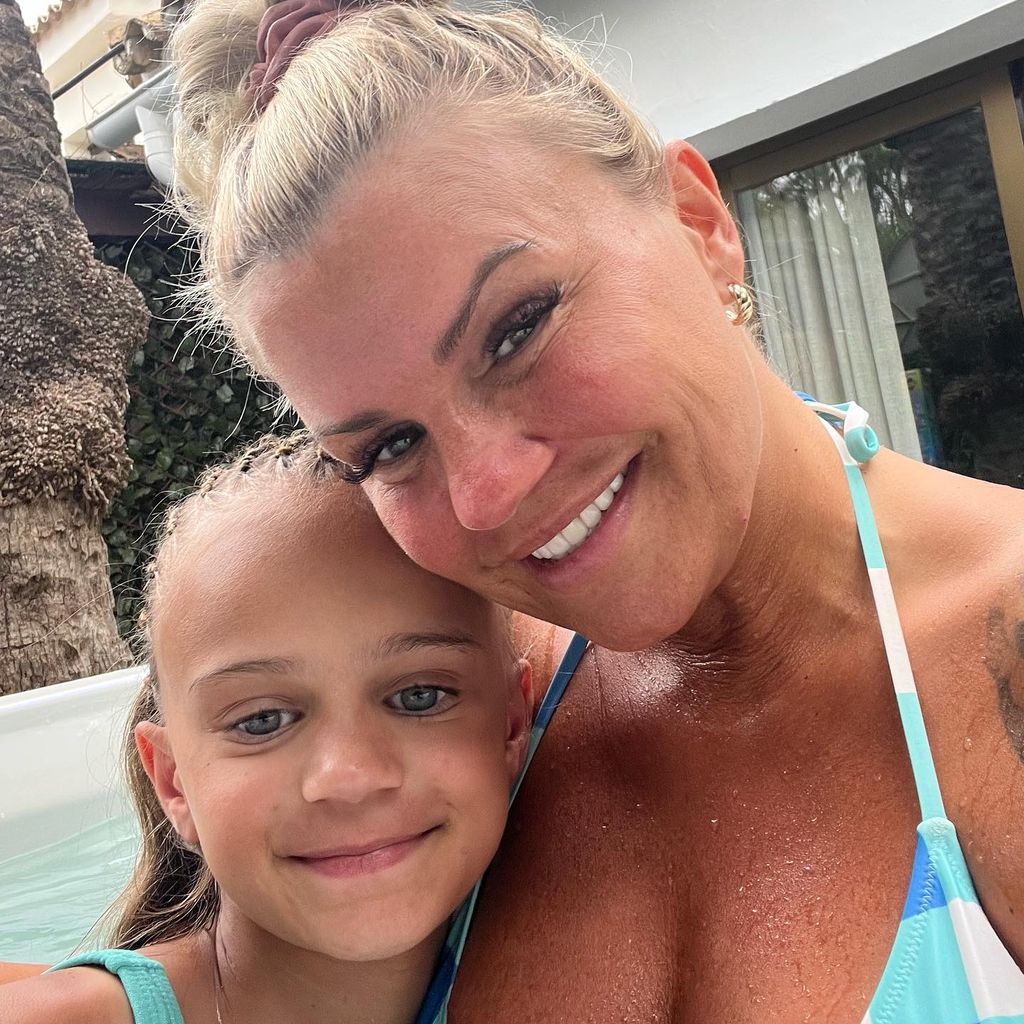 Kerry Katona und ihre Tochter DJ im Urlaub