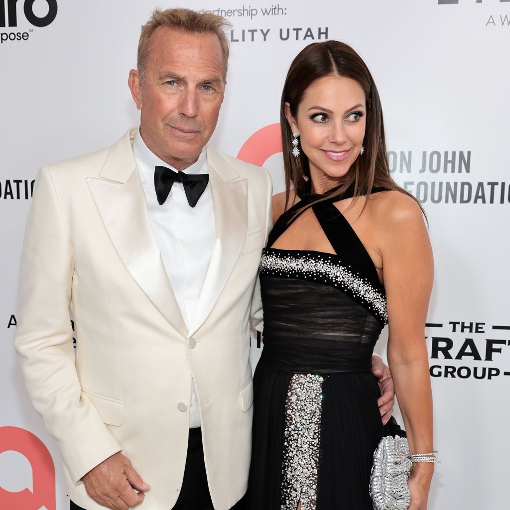 Kevin Costner und Christine Baumgartner im März 2022