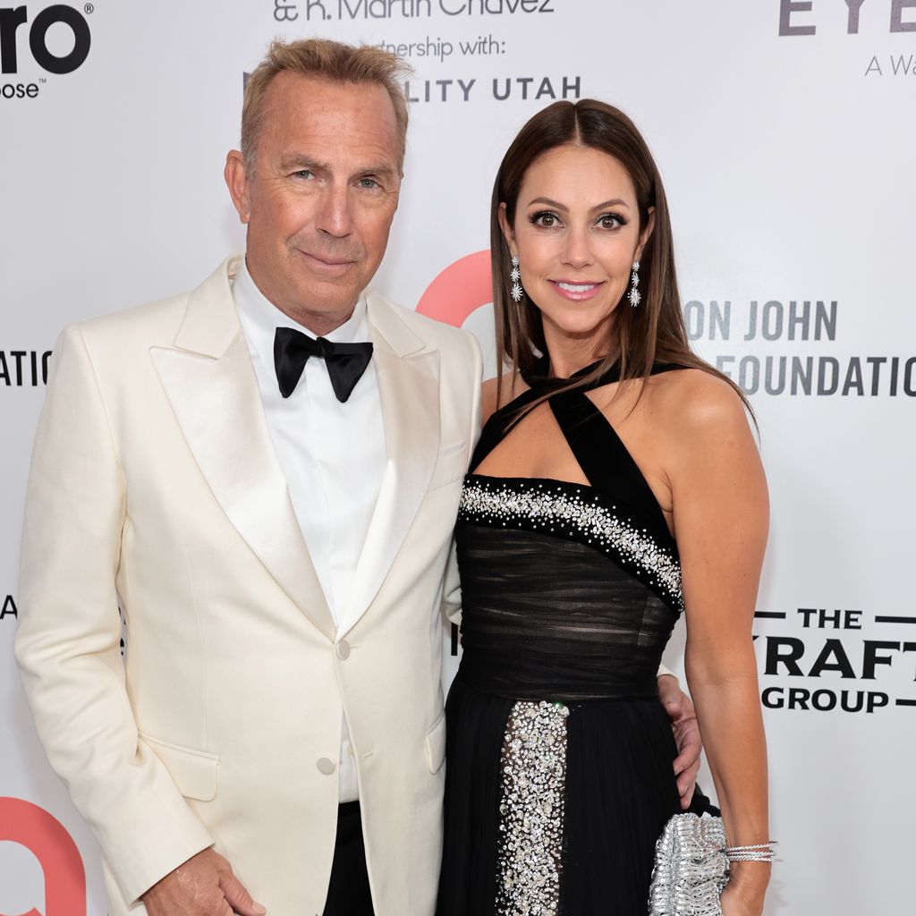 Kevin Costner und Christine Baumgartner im März 2022