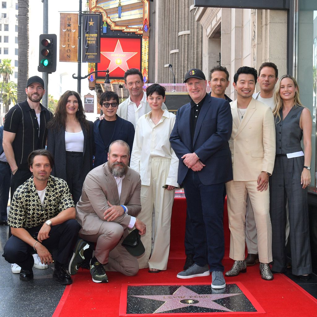 Kevin Feige (m.) mit den Marvel-Stars bei seiner Walk-of-Fame-Zeremonie im Juli 2024