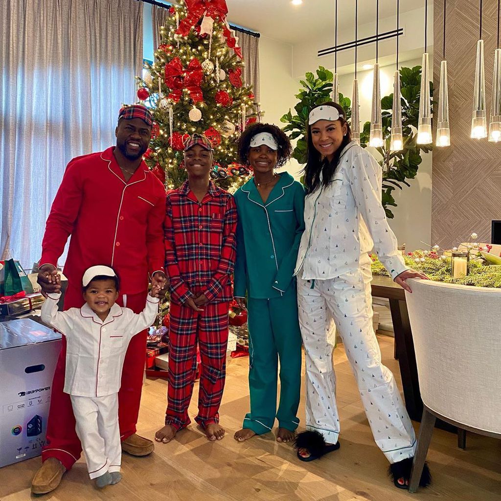 Kevin Hart mit seiner Frau Eniko und seinen Kindern