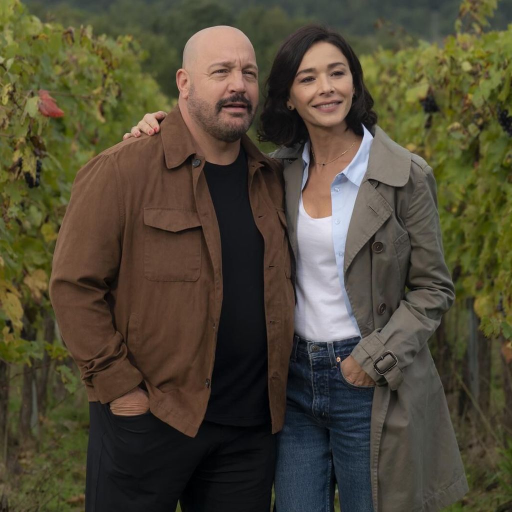 Kevin James und Nicole Grimaudo in "SOLO MIO", 2026