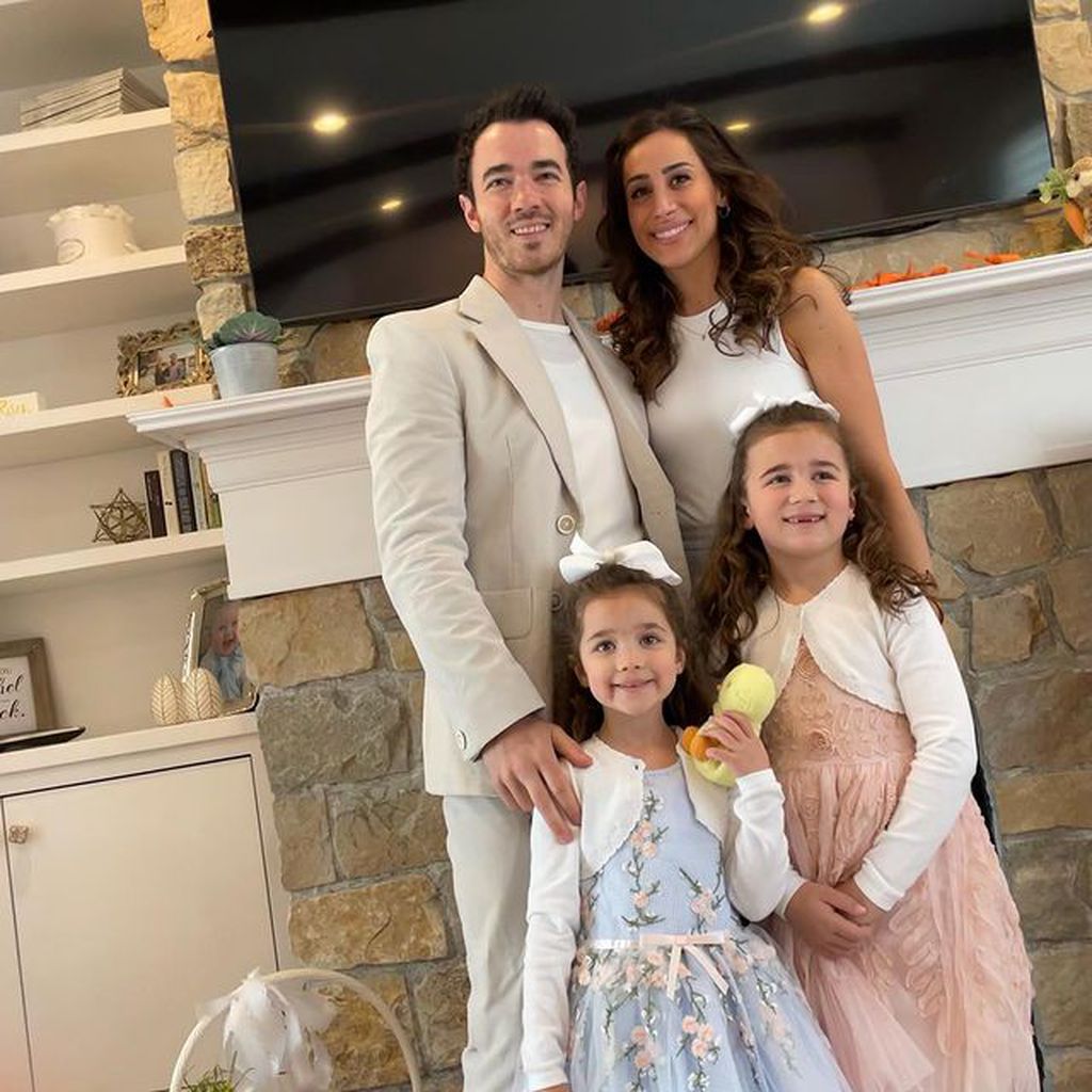Kevin Jonas mit seiner Frau Danielle und den gemeinsamen Töchtern Valentina und Alena