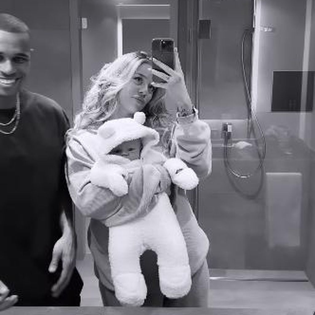 Kevin Nije und Emely Kopf mit ihrem Baby