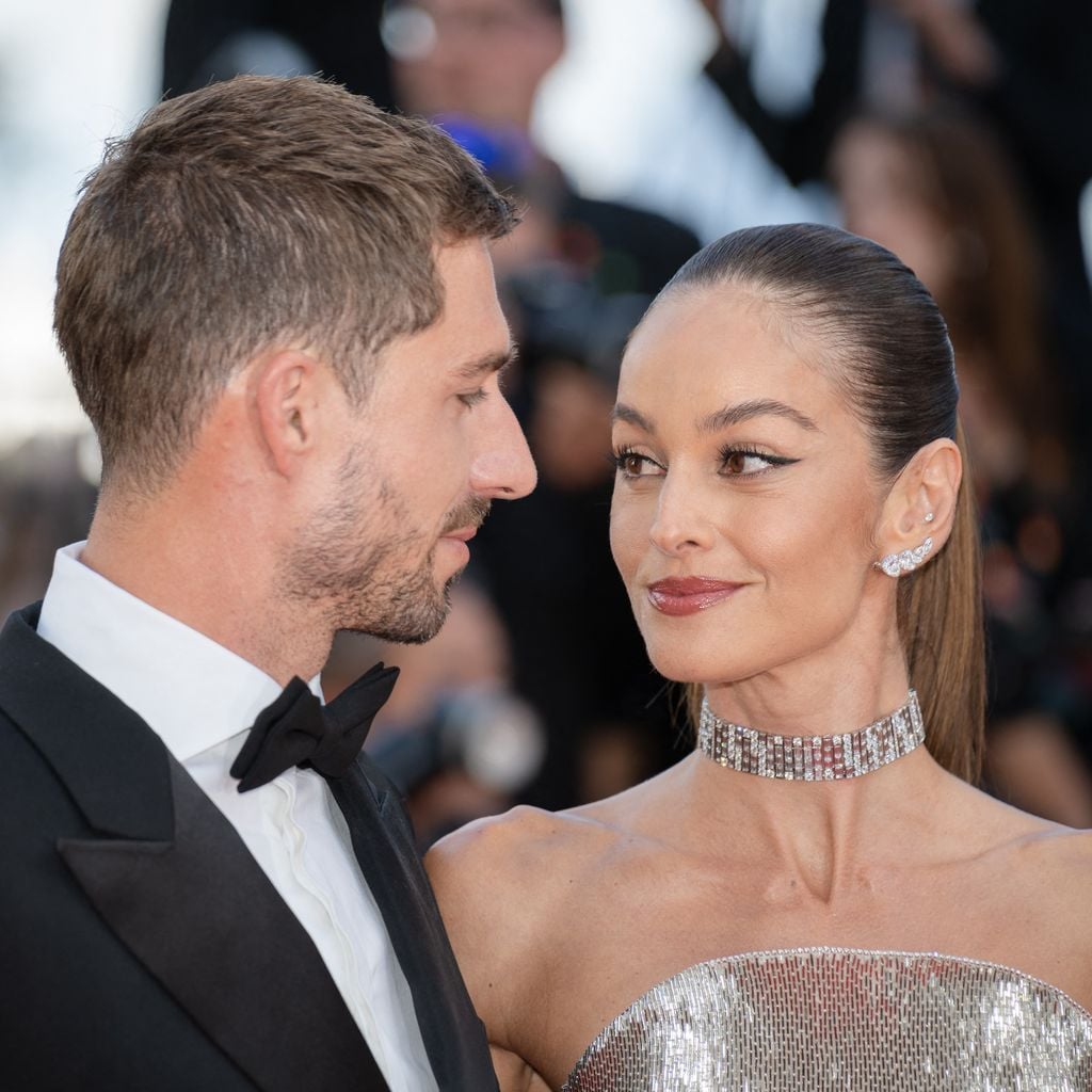 Kevin Trapp und Izabel Goulart auf dem roten Teppich bei der Premiere von "Fjord" bei den Filmfestspielen von Cannes 2026