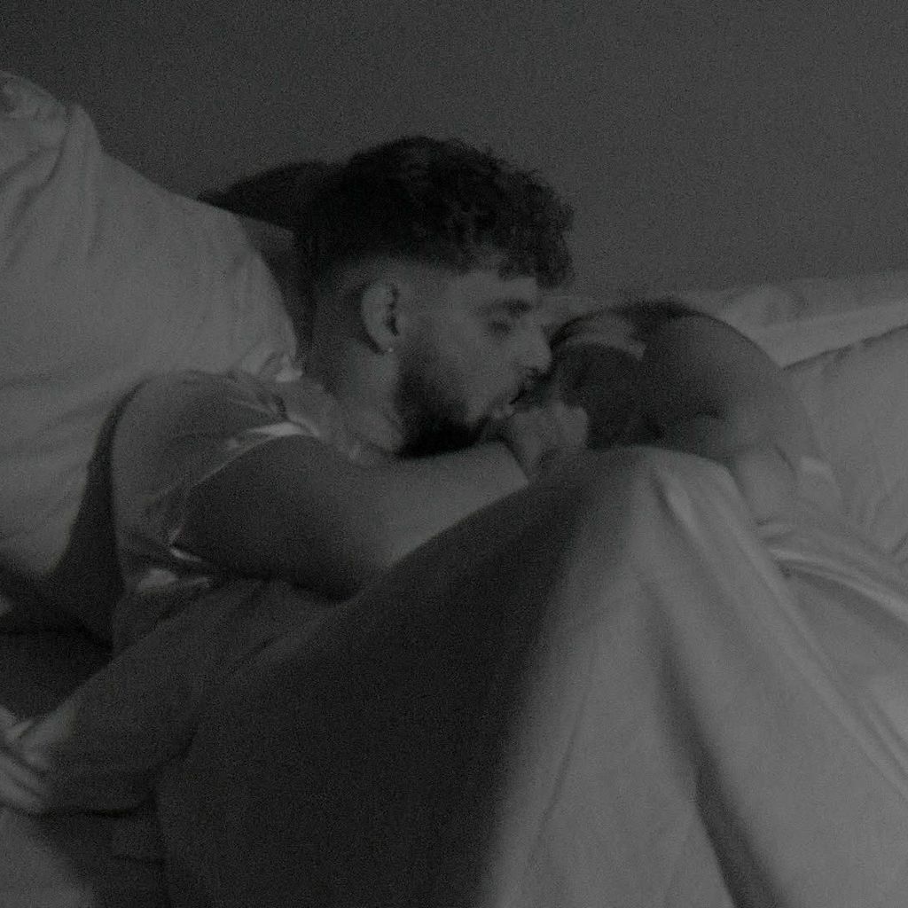 Kevin und Karina küssen sich bei "Make Love, Fake Love"