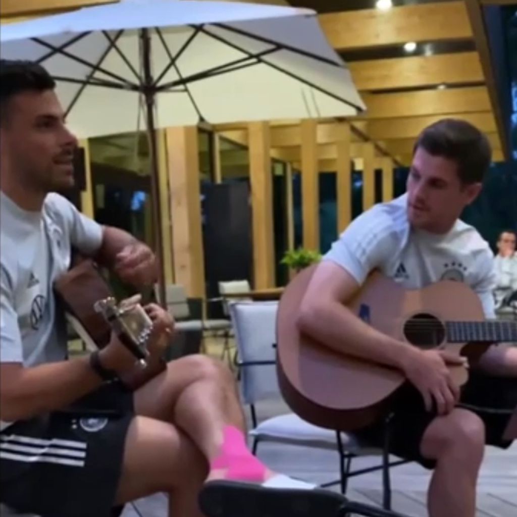 Die DFB-Kicker Kevin Volland und Jonas Hofmann
