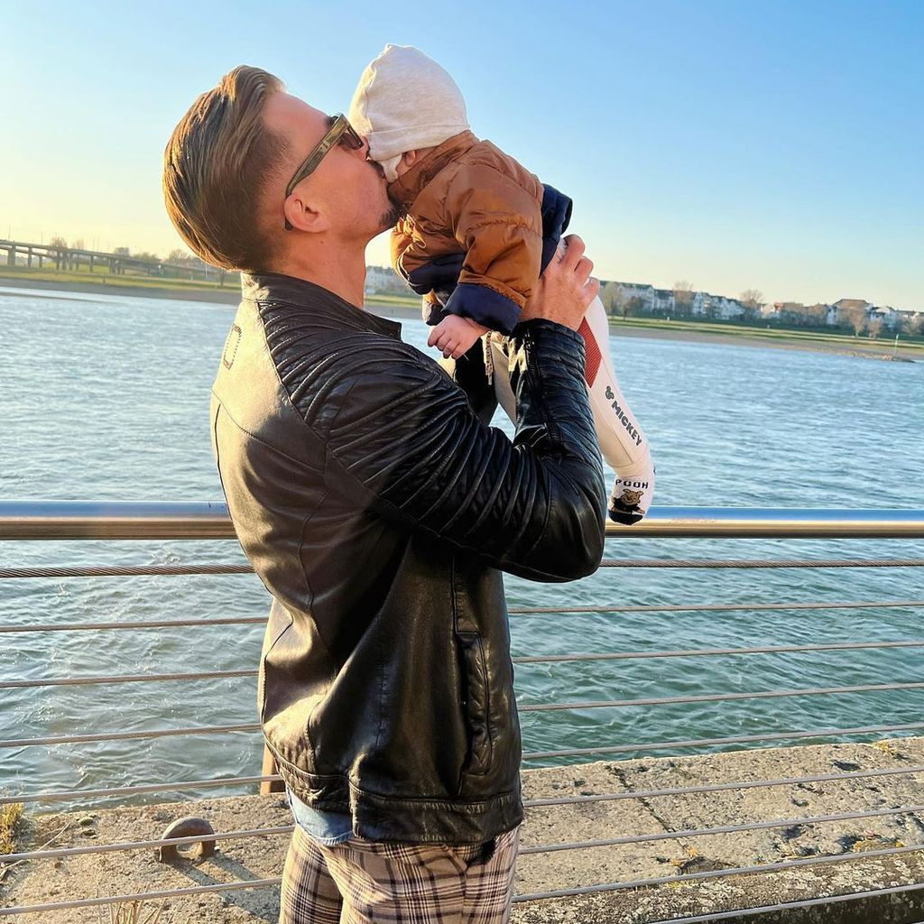Kevin Yanik mit seinem Sohn Leonardo