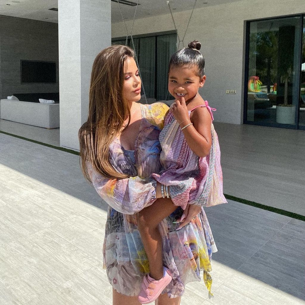 Khloé Kardashian mit ihrer Tochter True Thompson, April 2021