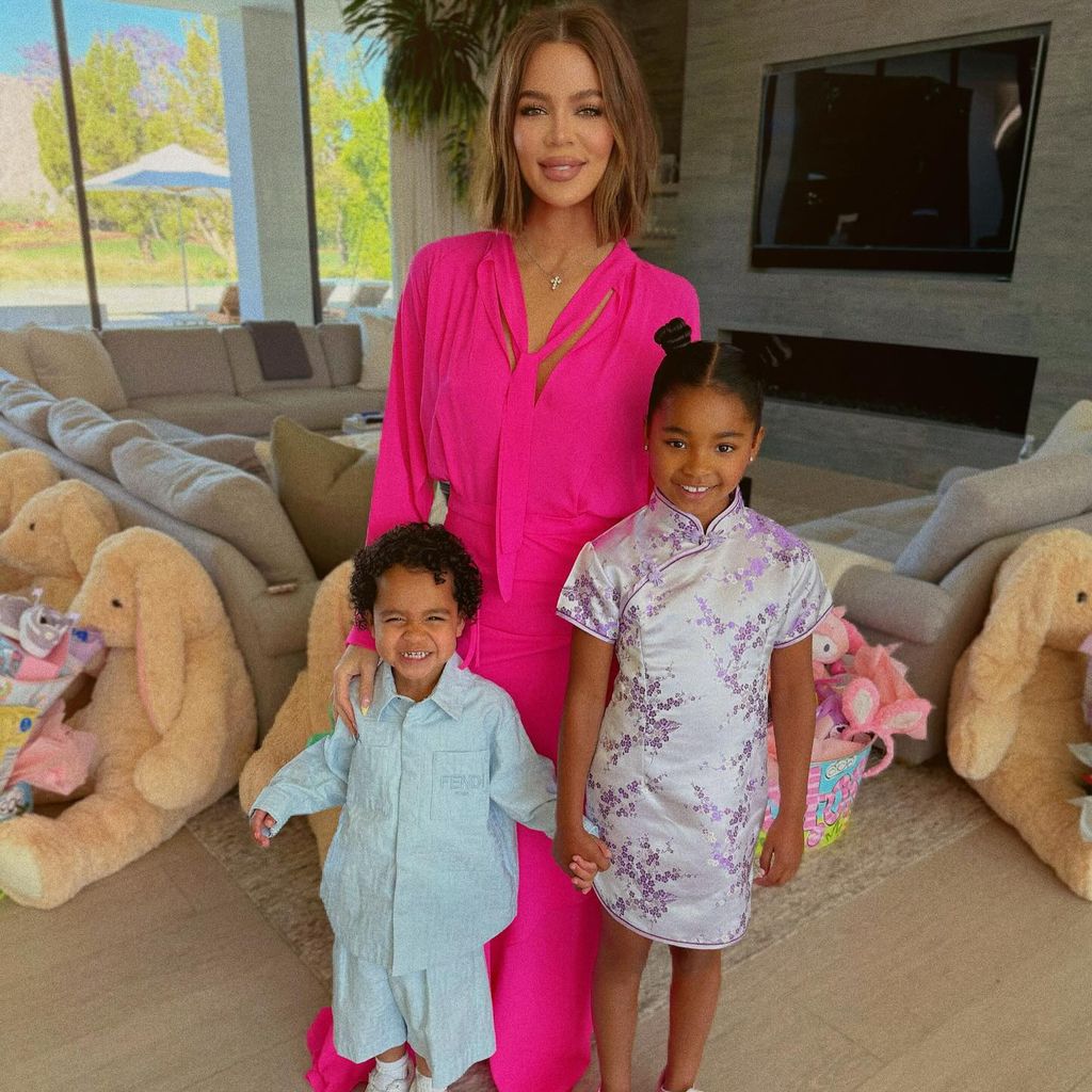 Khloé Kardashian mit ihren Kindern Tatum und True an Ostern