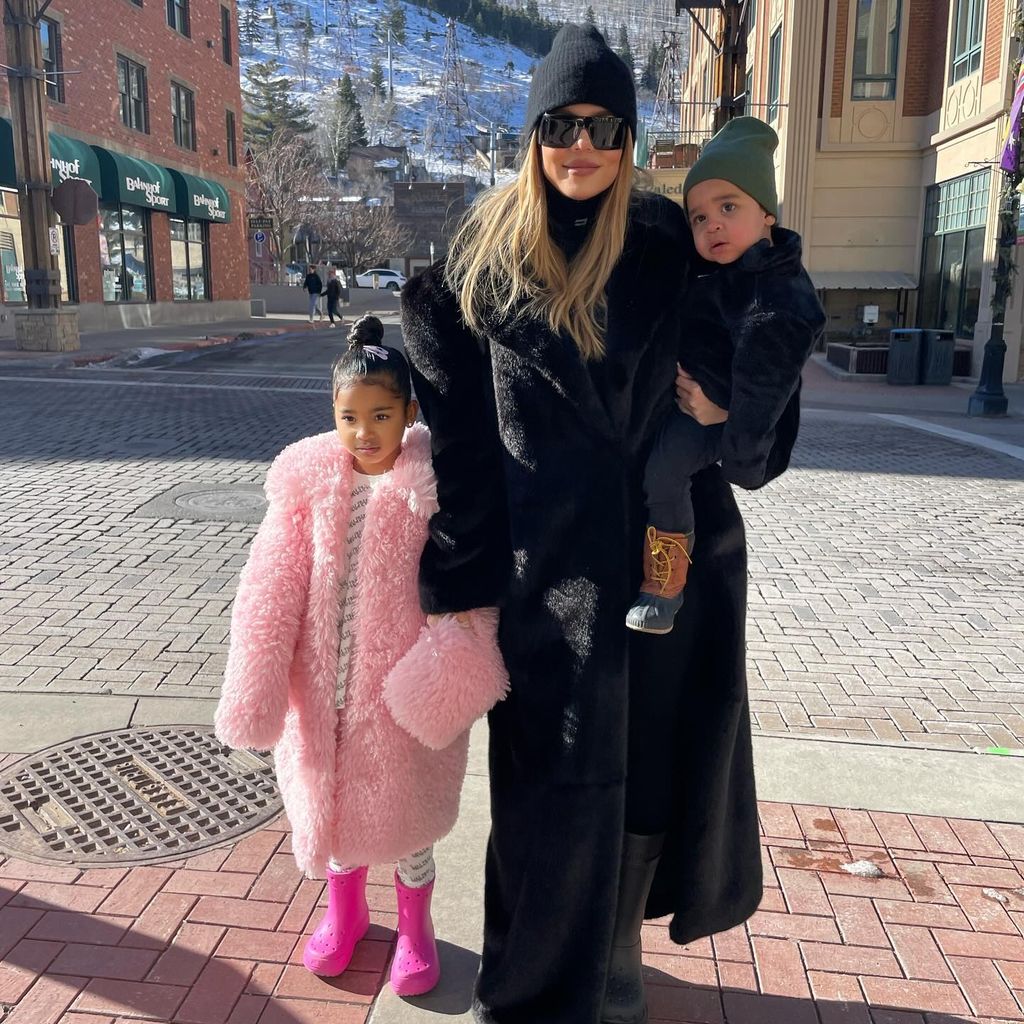 Khloé Kardashian mit ihren Kindern True und Tatum