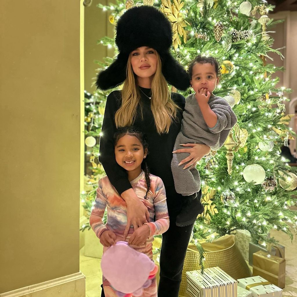 Khloé Kardashian mit ihren Kindern True und Tatum, Januar 2024