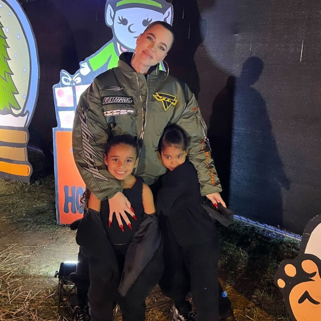 Khloé Kardashian mit ihrer Nichte Dream und ihrer Tochter True