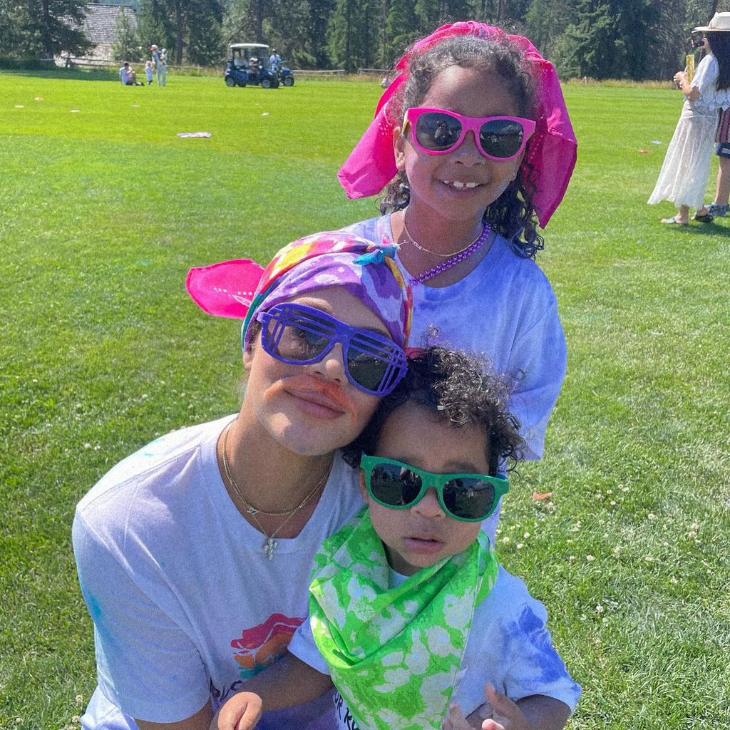 Khloé Kardashian mit ihren Kindern True und Tatum