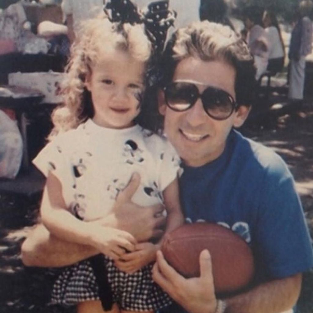 Khloe Kardashian als Kleinkind mit ihrem Vater Robert Kardashian Sr.