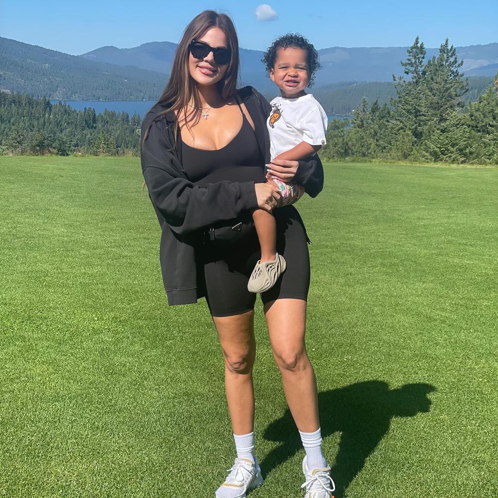 Khloé Kardashian und Tatum Thompson im Juli 2024
