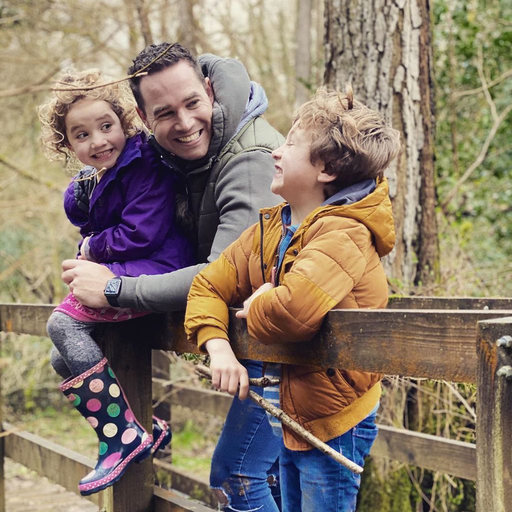 Kieran Hayler mit seinen Kindern Bunny und Jett im Februar 2020