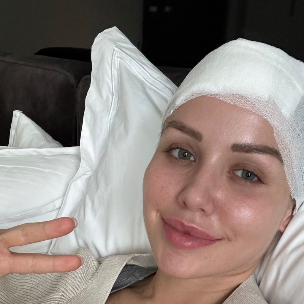 Kim Gloss nach ihrer OP