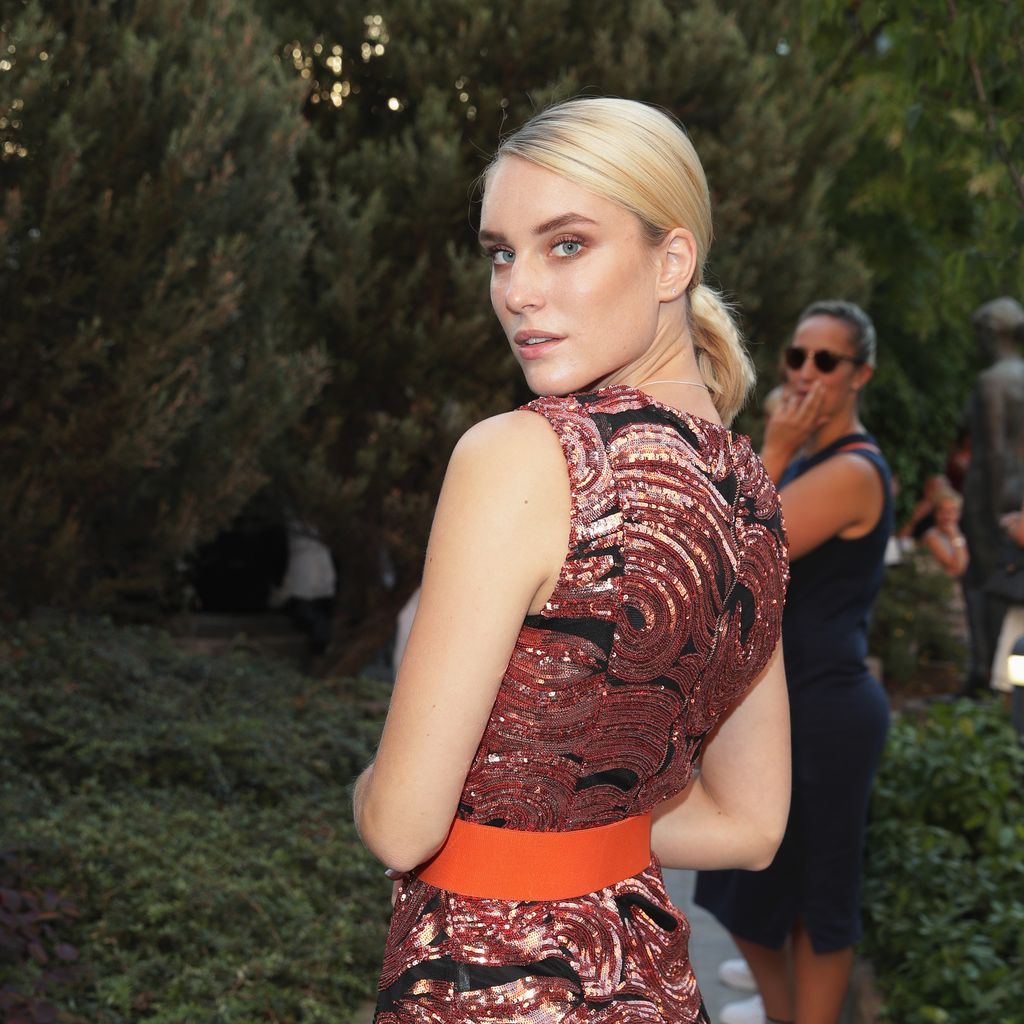 Kim Hnizdo bei der Fashion Show von Marcel Ostertag