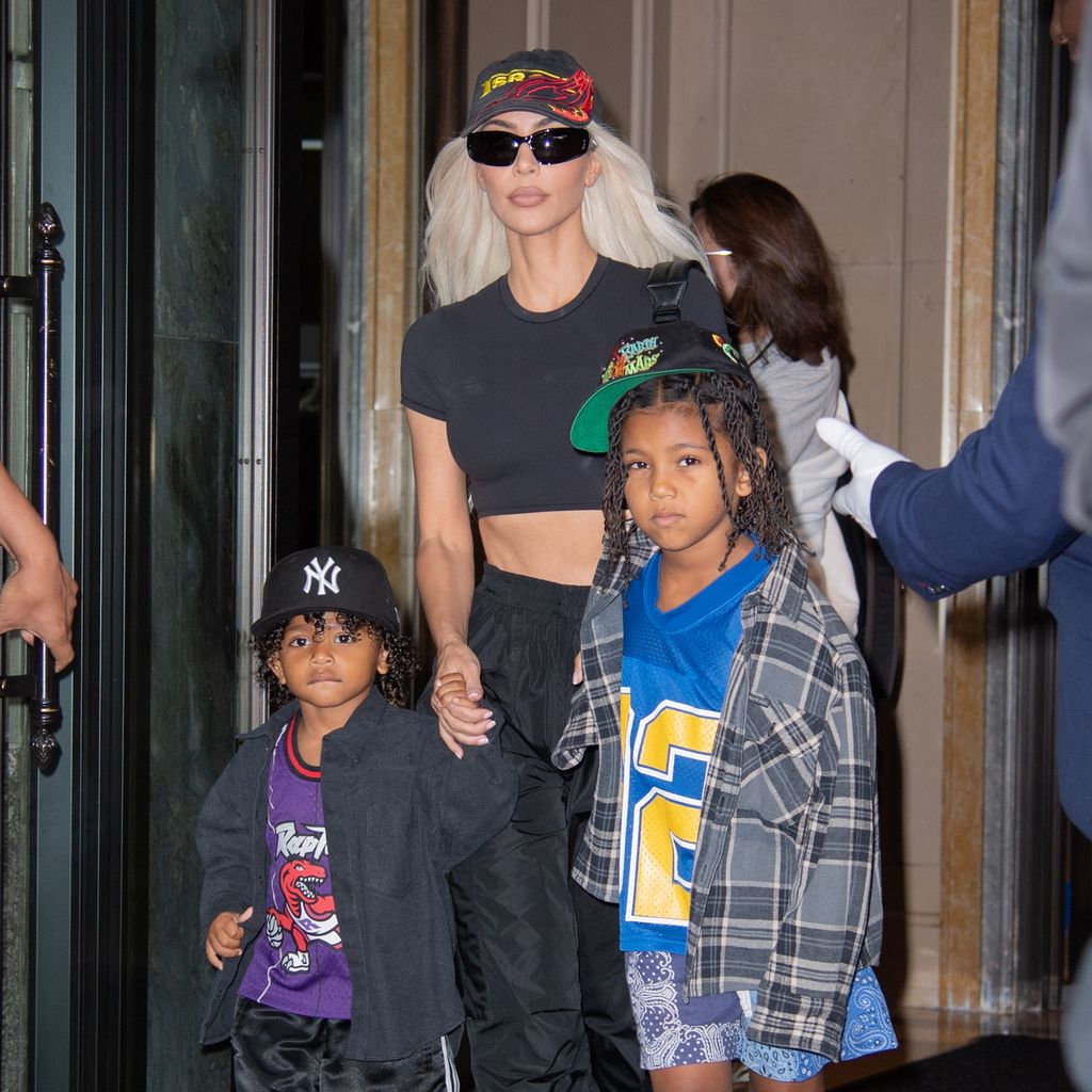 Kim Kardashian mit Psalm und Saint in New York im Juni 2022