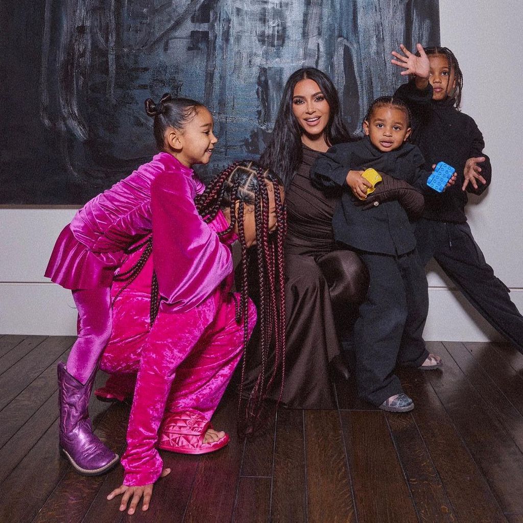 Kim Kardashian mit Chicago, North, Psalm und Saint West