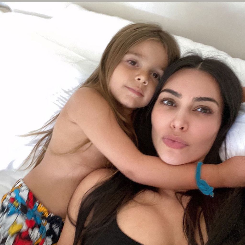 Kim Kardashian mit ihrem Neffen Reign Disick