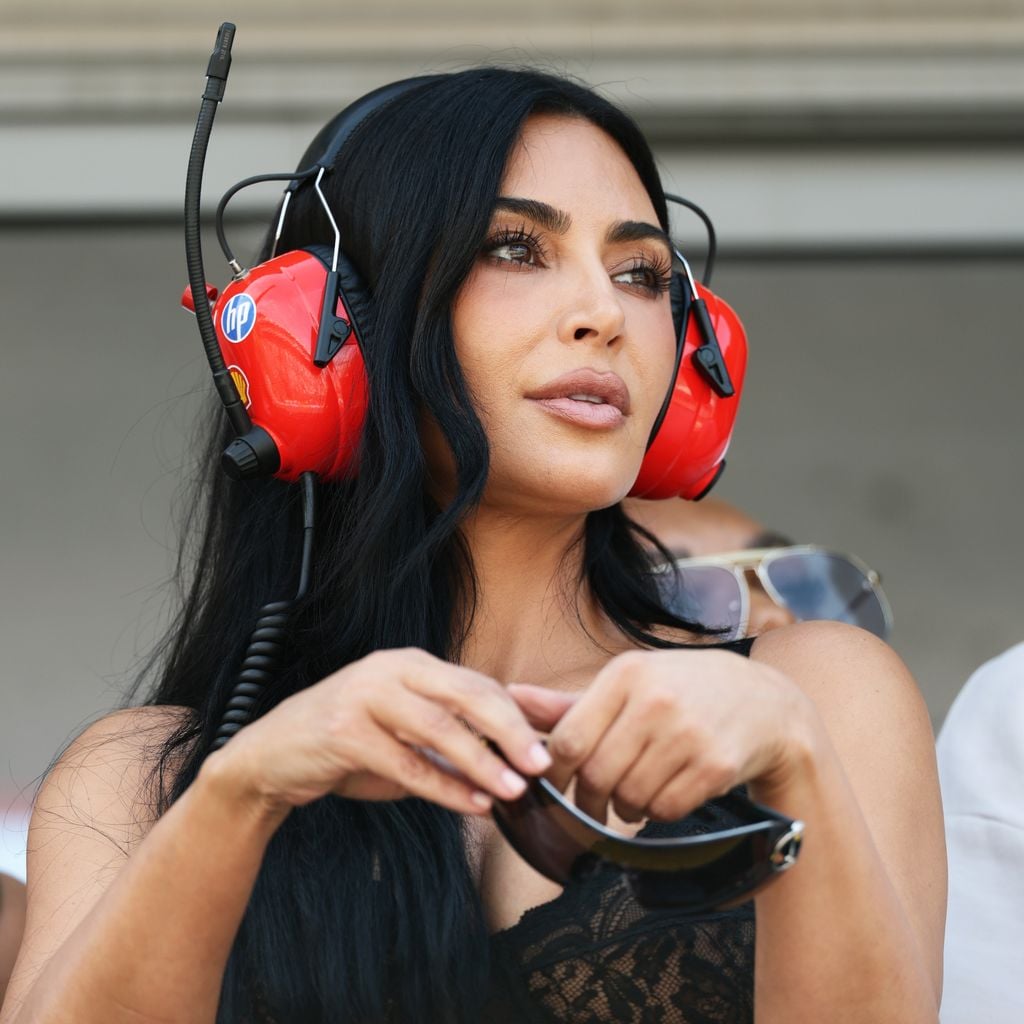 Kim Kardashian in der Boxengasse beim Qualifying zum Großen Preis von Monaco 2026