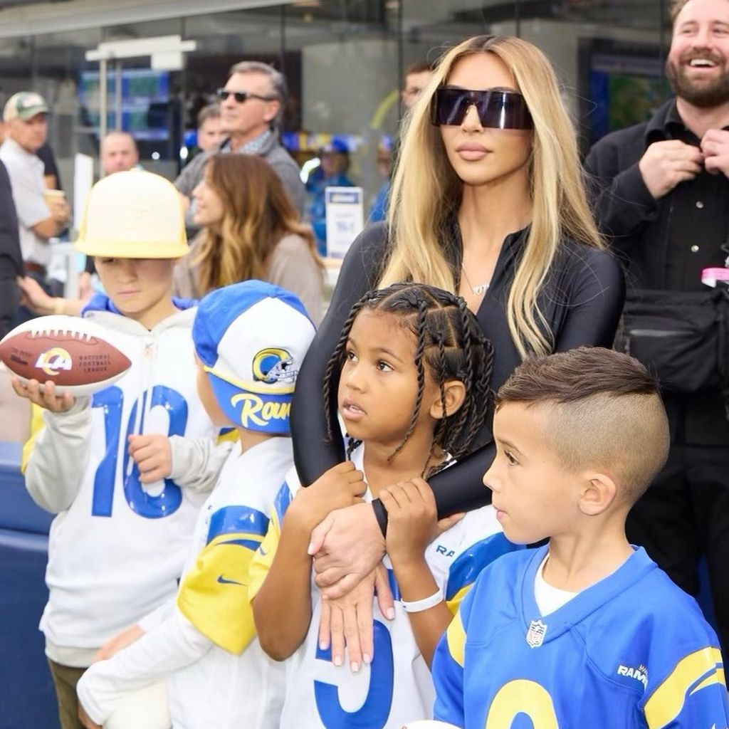 Kim Kardashian mit ihrem Sohn Saint, Dezember 2022