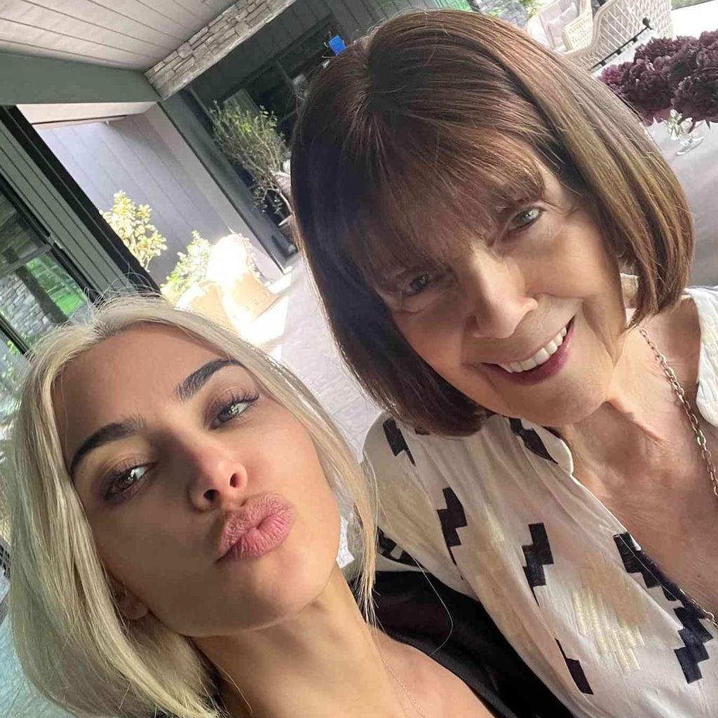 Kim Kardashian und ihre Oma MJ